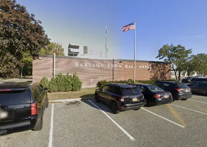 Map screenshot near 281 Phelps Ln, North Babylon, NY 11703